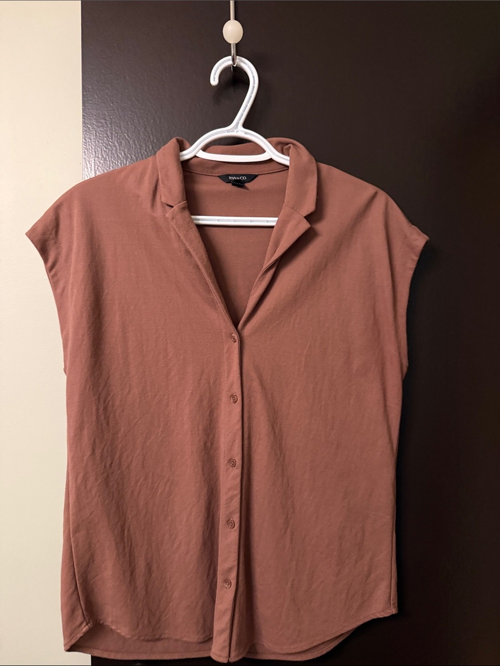 Casual Button-Front Sleeveless Top -